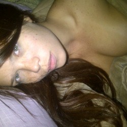 acoWqxUX Ninfeta deliciosa perdeu o celular e caiu na net