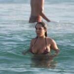 Flagra! Mulher Melão pelada na praia de nudismo de Abricó-RJ
